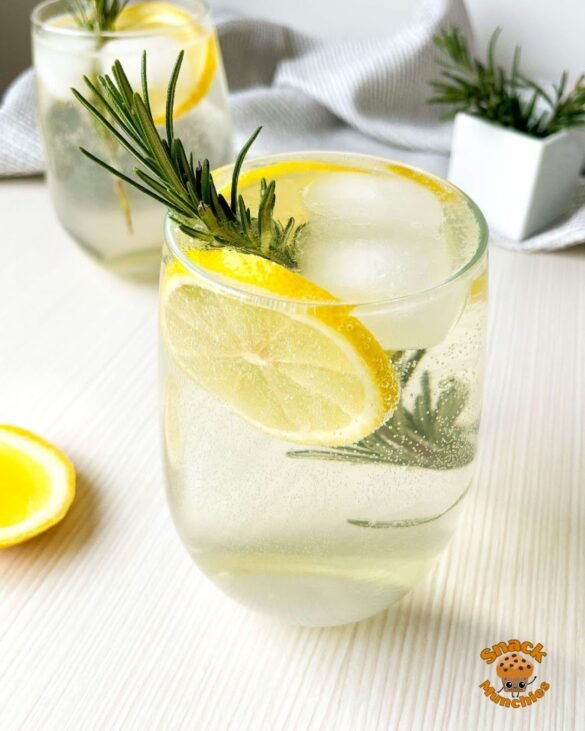 Apple Rosemary Gin Fizz A Refreshing, Aromatic Cocktail with a Seasonal Twist